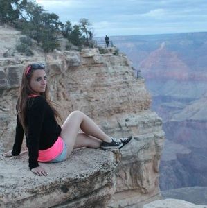 Meet your Posher, Sharon